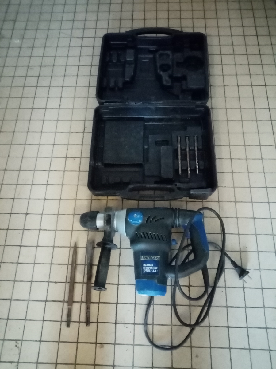 MARTEAU PERFORATEUR